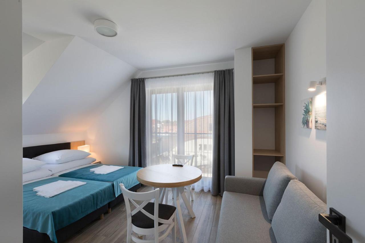 Willa Przy Porcie - Apartamenty Z Aneksami Kuchennymi Устка Экстерьер фото