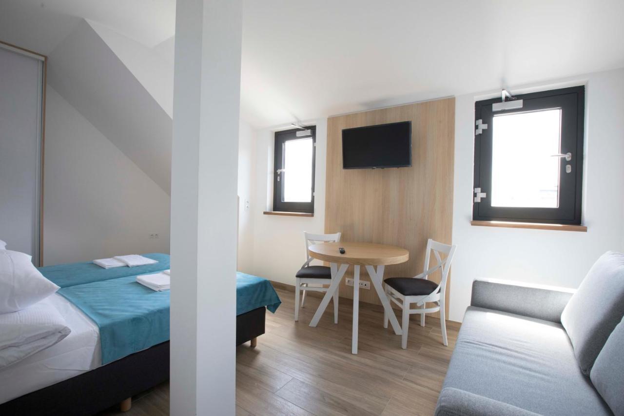 Willa Przy Porcie - Apartamenty Z Aneksami Kuchennymi Устка Экстерьер фото