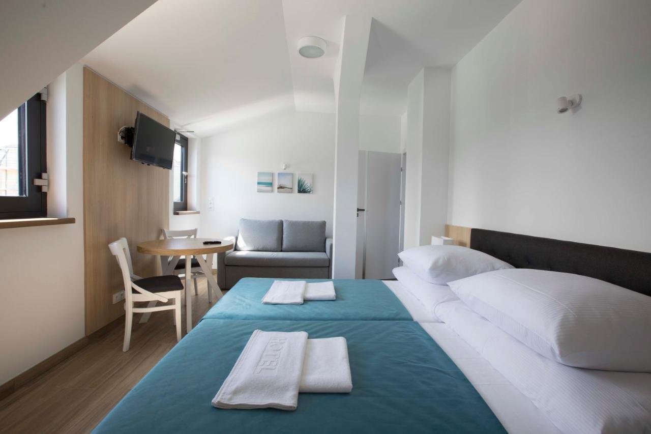 Willa Przy Porcie - Apartamenty Z Aneksami Kuchennymi Устка Экстерьер фото