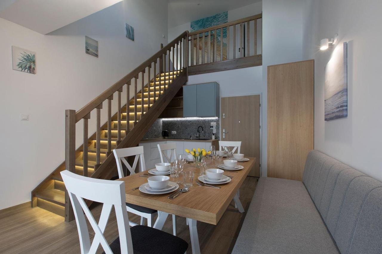 Willa Przy Porcie - Apartamenty Z Aneksami Kuchennymi Устка Экстерьер фото