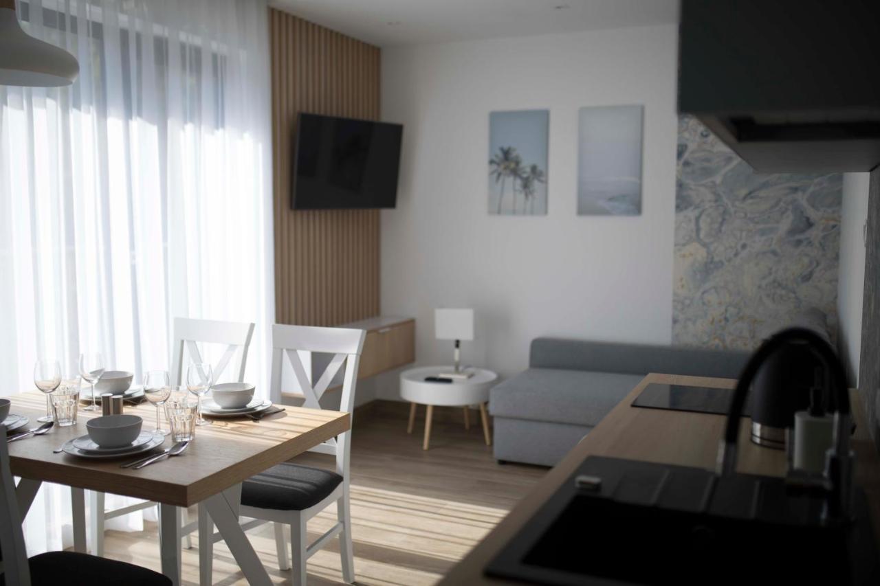 Willa Przy Porcie - Apartamenty Z Aneksami Kuchennymi Устка Экстерьер фото