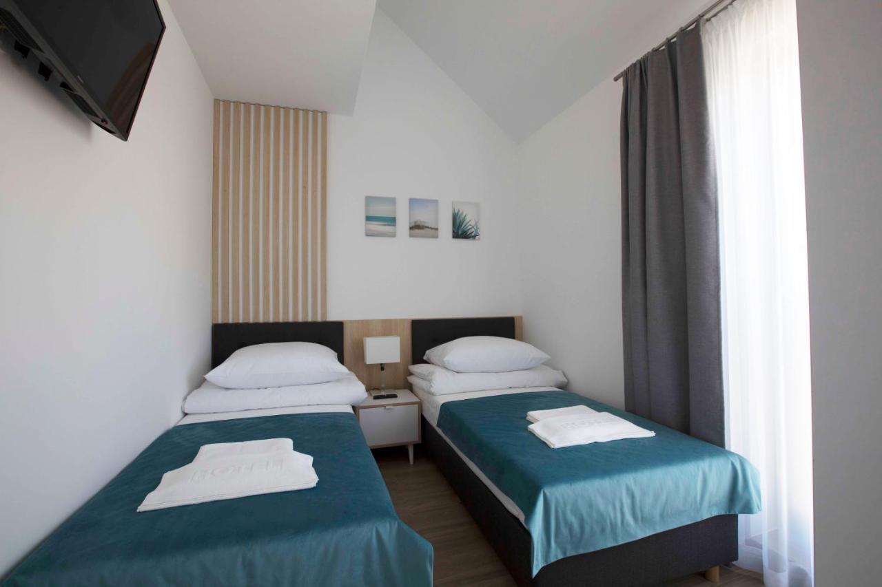 Willa Przy Porcie - Apartamenty Z Aneksami Kuchennymi Устка Экстерьер фото