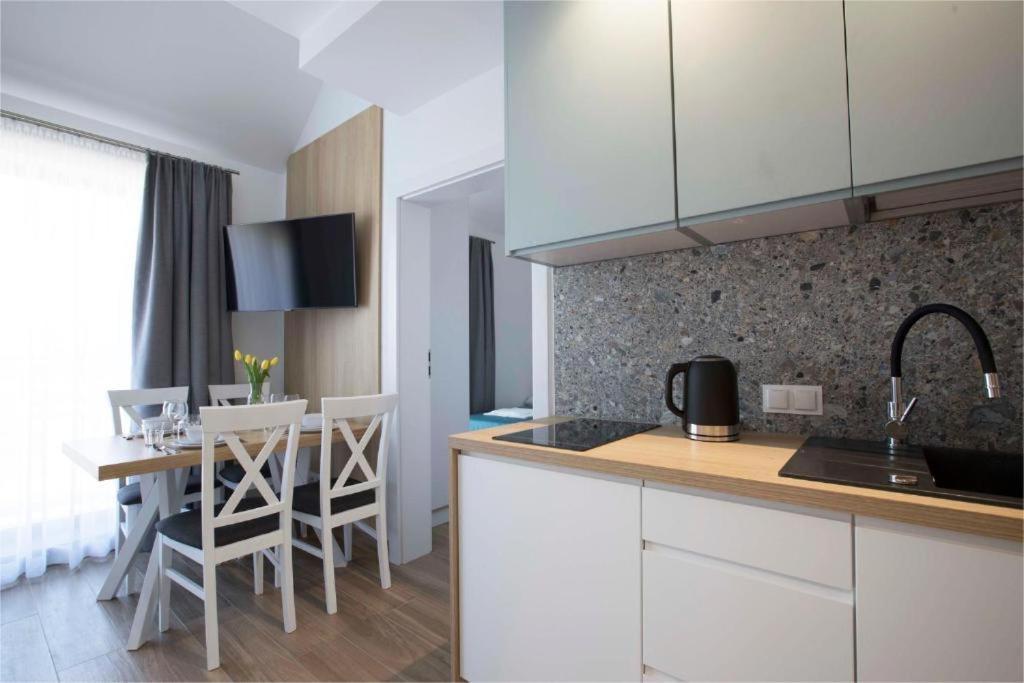 Willa Przy Porcie - Apartamenty Z Aneksami Kuchennymi Устка Экстерьер фото